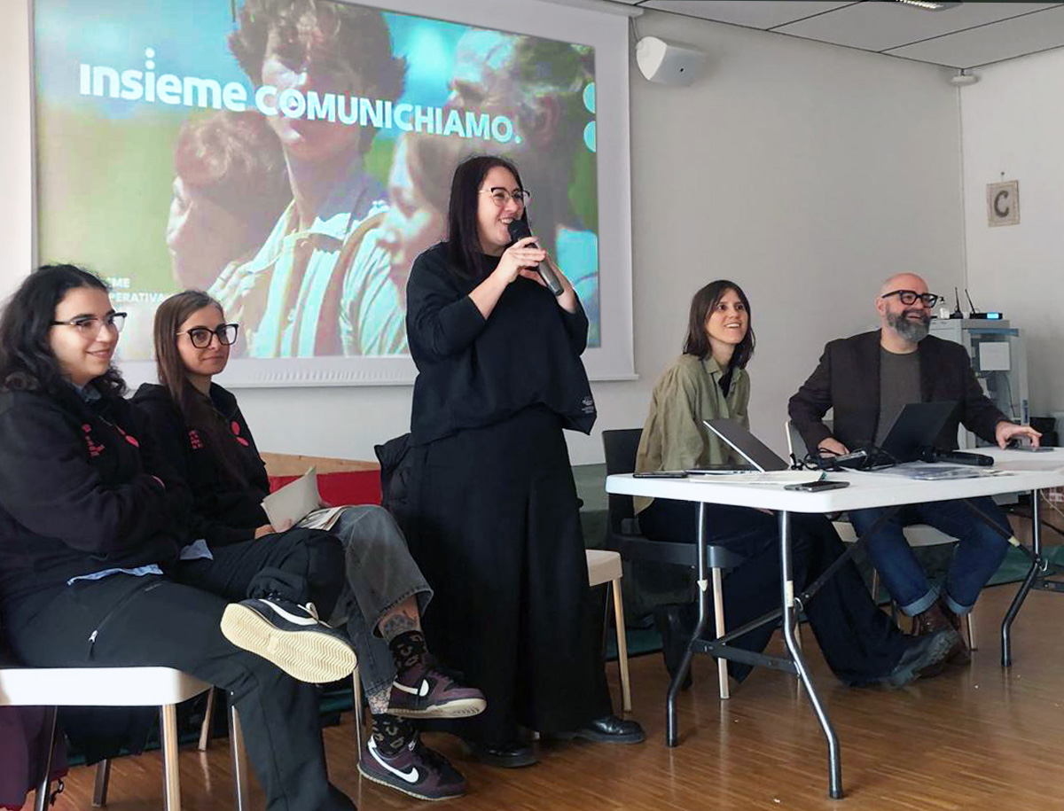 insieme-cooperativa-sociale-corporate-identity-system-chiani